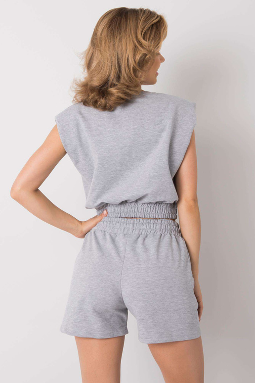 Pilkos spalvos moteriškas komplektas... Pilkos spalvos moteriškas komplektas...