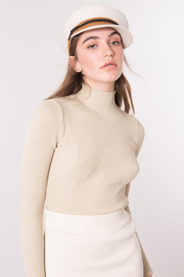 Šviesiai smėlio spalvos...