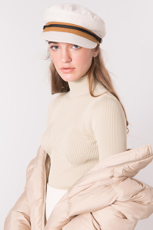 Šviesiai smėlio spalvos rumbuotas...