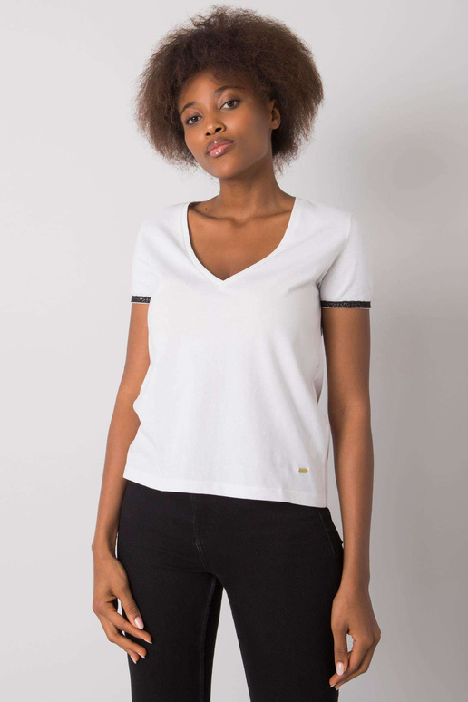 Balti marškinėliai V formos iškirpte... Balti marškinėliai V formos iškirpte...