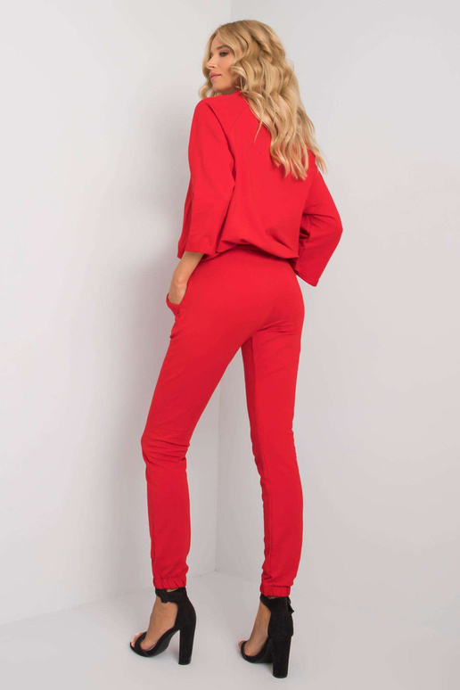 Raudonas rinkinys su Martille...