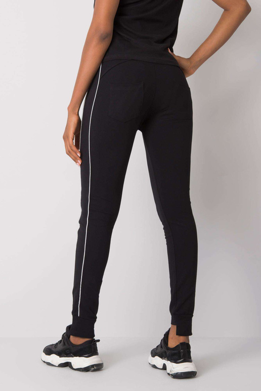 Juodos sportinės kelnės su Abia...