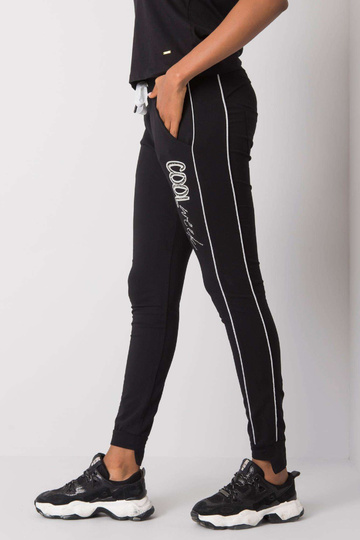 Juodos sportinės kelnės su... 2