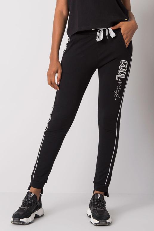 Juodos sportinės kelnės su Abia...