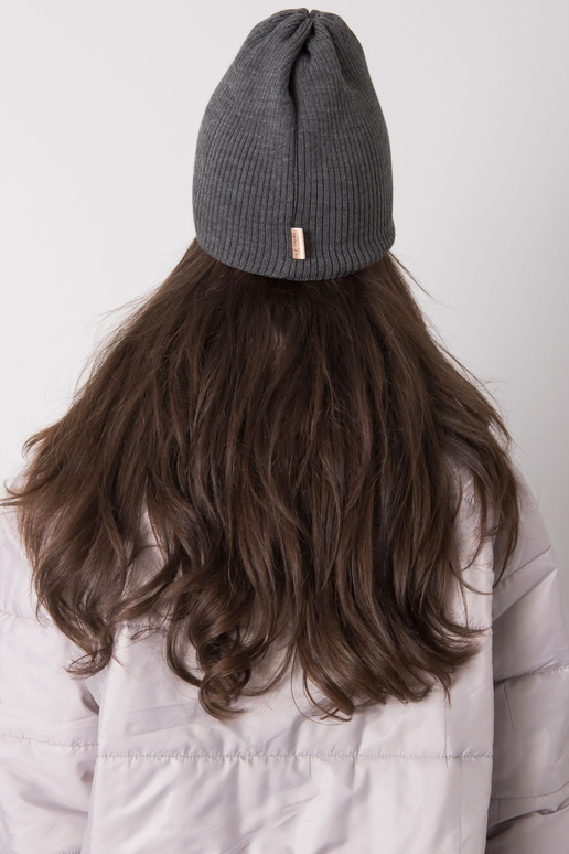 Tamsiai pilka moteriška kepurė