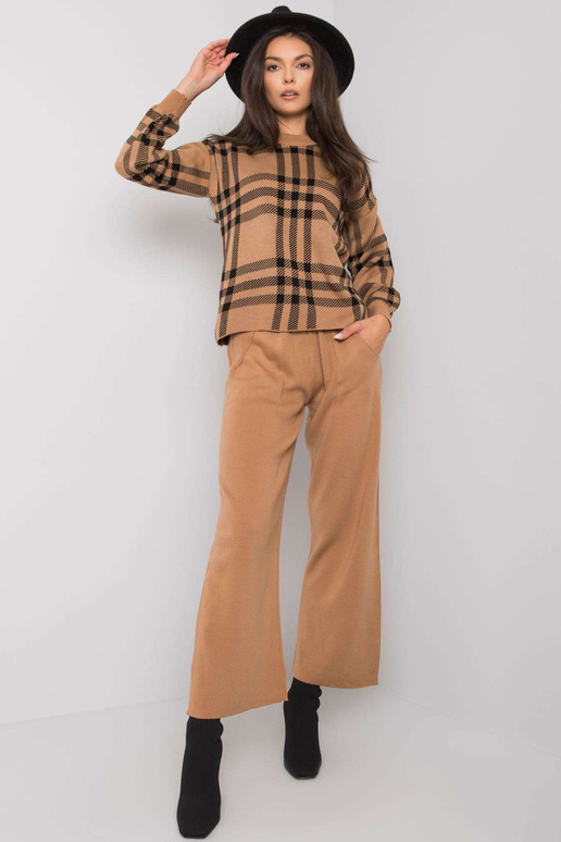 Kupranugarių megztas rinkinys Martha