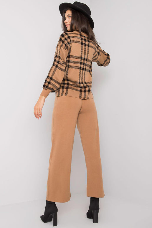 Kupranugarių megztas rinkinys Martha