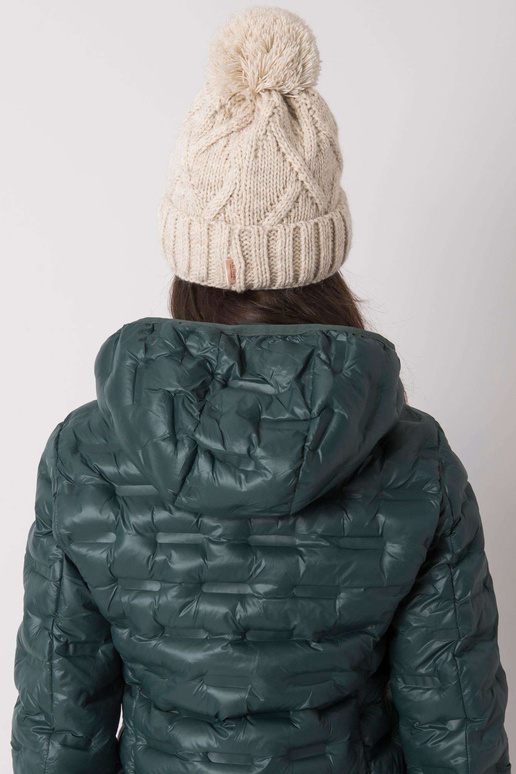 Smėlio spalvos žieminė kepurė su pomponu