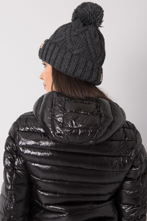 Tamsiai pilka žieminė kepurė su kutu