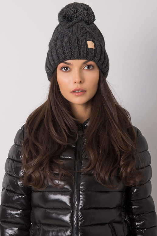 Tamsiai pilka žieminė kepurė su kutu