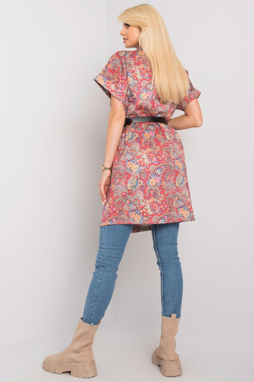 Sonja raudonas paltas trumpomis...