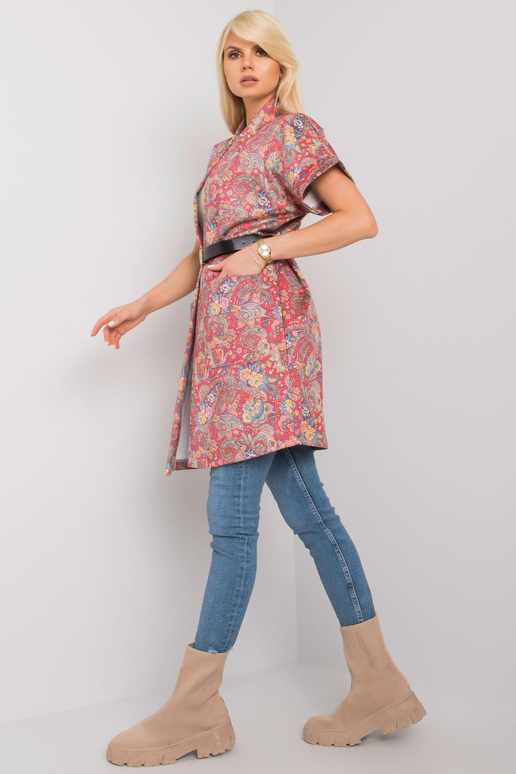 Sonja raudonas paltas trumpomis...