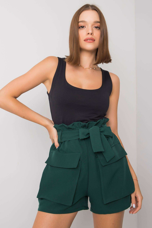 Tamsiai žali šortai su kišenėmis...