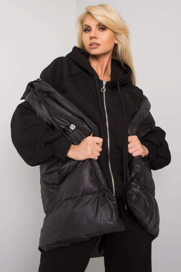 Juodas trijų dalių...