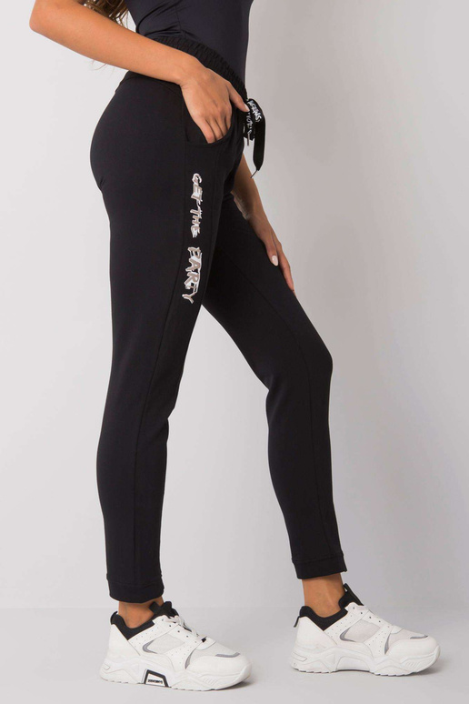 Juodos sportinės kelnės su Peyton...
