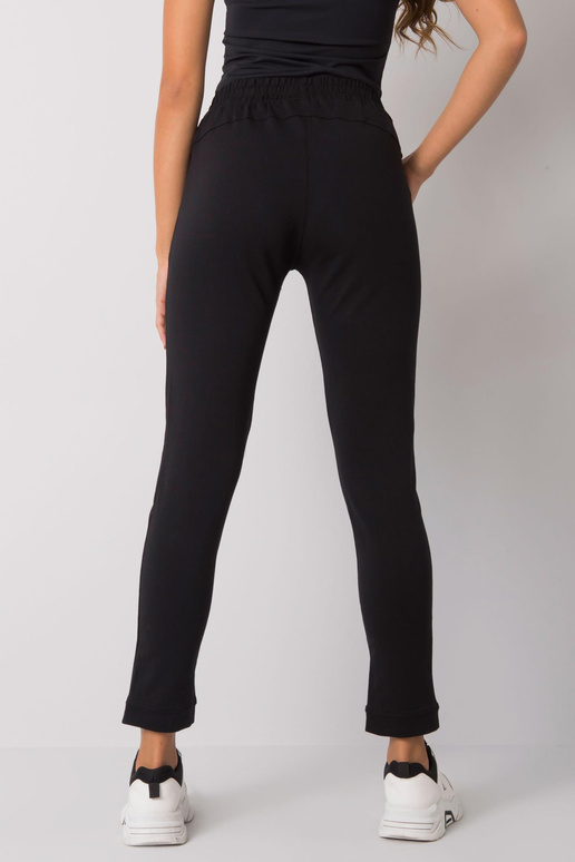 Juodos sportinės kelnės su Peyton...