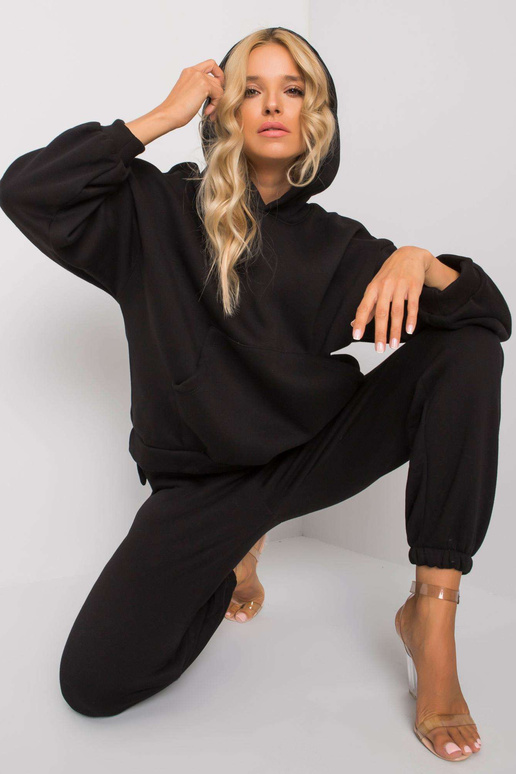 Janessos juodo sportinio kostiumo...