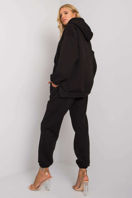 Janessos juodo sportinio kostiumo...