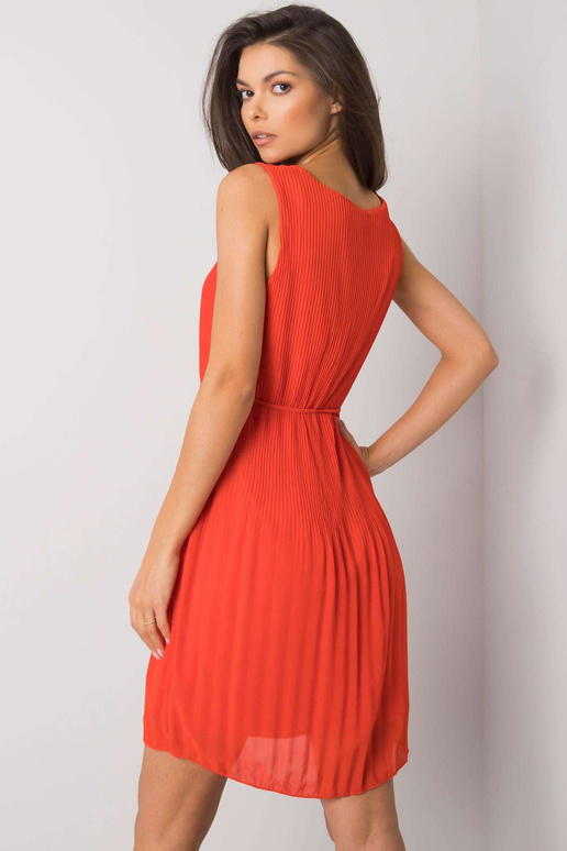 Raudona Rayna klostuota suknelė Raudona Rayna klostuota suknelė