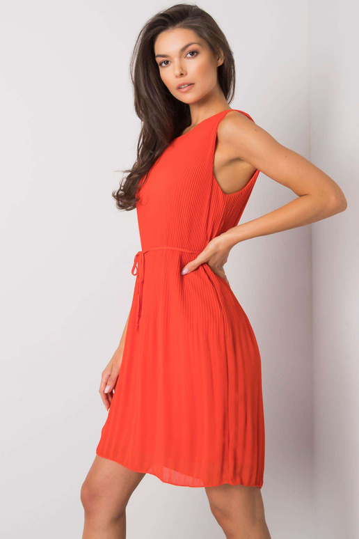 Raudona Rayna klostuota suknelė Raudona Rayna klostuota suknelė