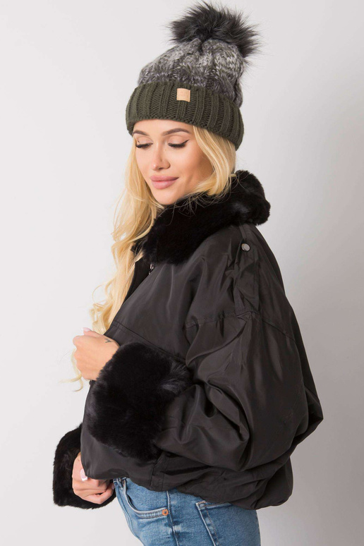 Khaki spalvos žieminė kepurė su kutu...