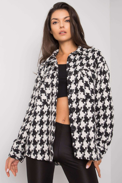 Balti ir juodi marškiniai su...