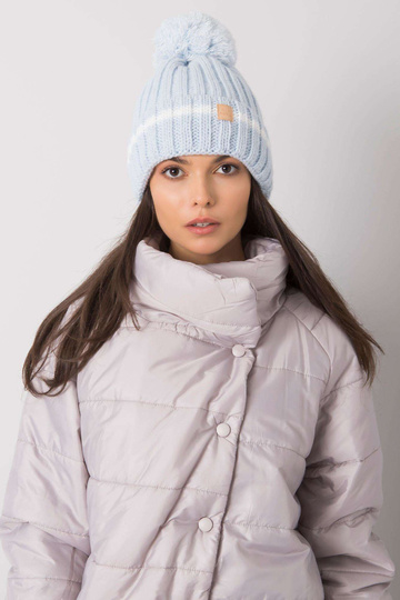 Šviesiai mėlyna kepurė su...