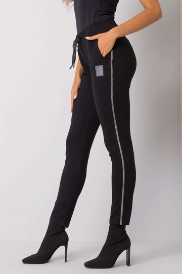 Juodos sportinių kelnių...