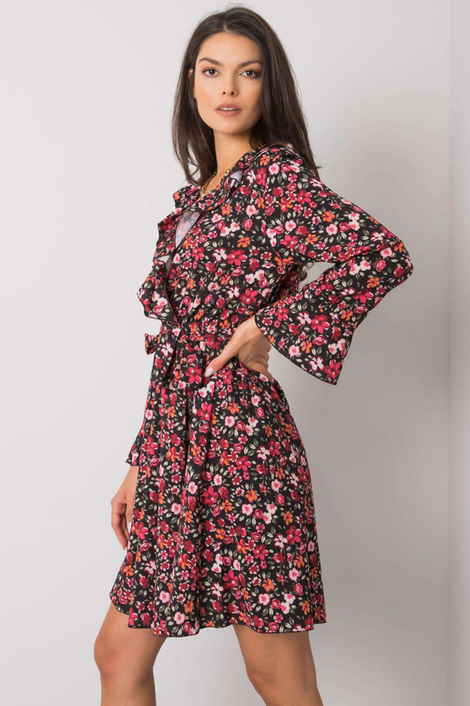 Juoda ir raudona suknelė su gėlėmis...