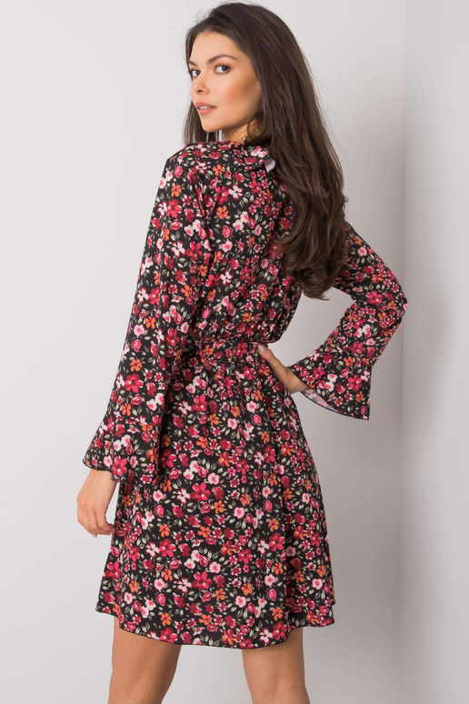 Juoda ir raudona suknelė su gėlėmis...