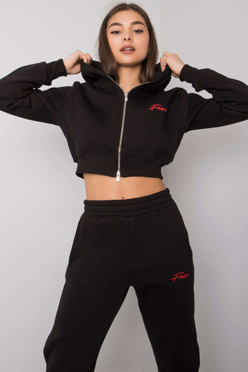 Juodas dviejų dalių...