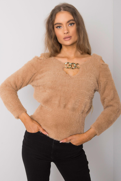 Kupranugarių megztinis su iškarpomis...