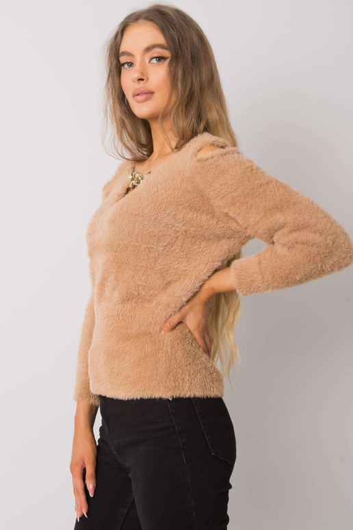 Kupranugarių megztinis su iškarpomis...