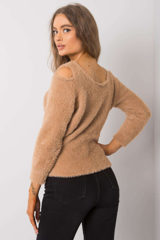 Kupranugarių megztinis su iškarpomis...