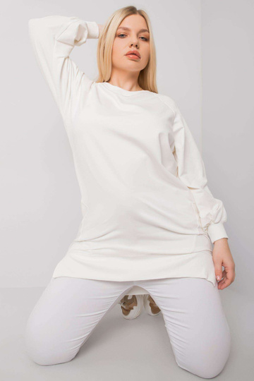 Ecru glotnus plius dydžio...