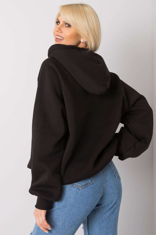 Juodas paminkštintas megztinis Dina