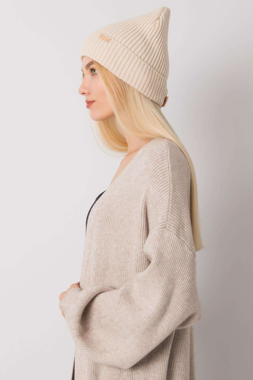 Moteriška smėlio spalvos megzta...