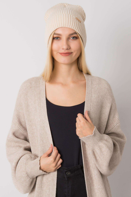 Moteriška smėlio spalvos megzta...