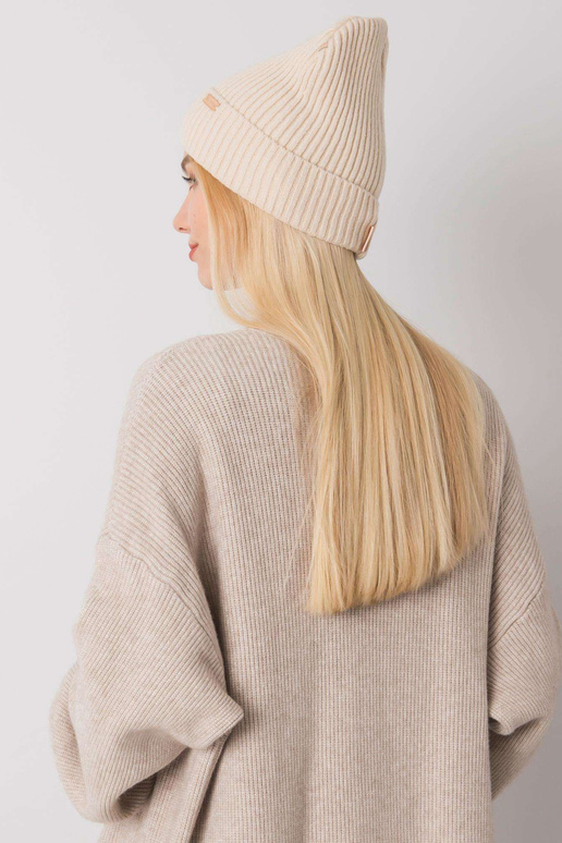 Moteriška smėlio spalvos megzta...