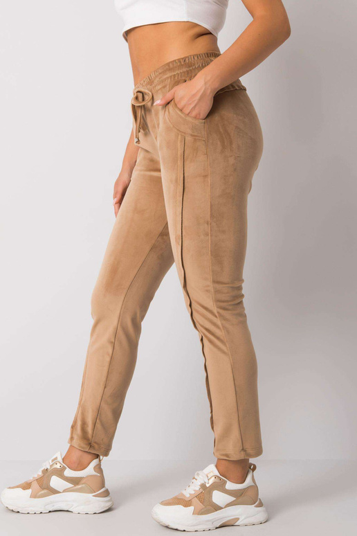 Kupranugarių veliūrinės kelnės... Kupranugarių veliūrinės kelnės...