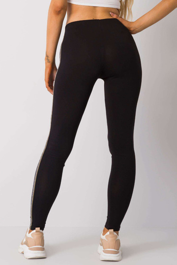 Juodos ir auksinės spalvos...