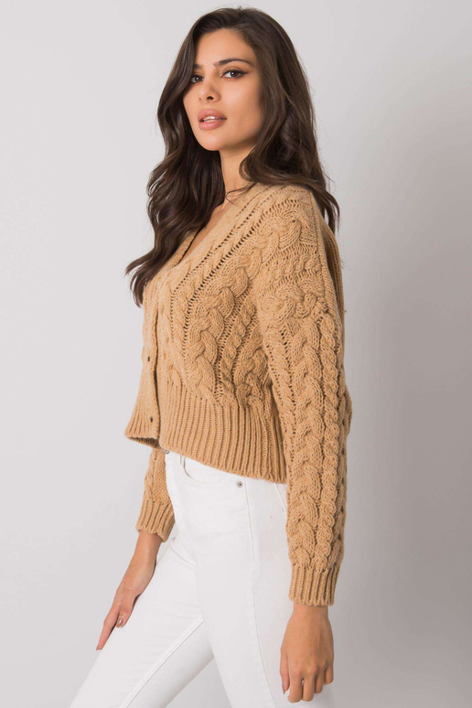 Kupranugarių megztinis su sagutėmis... Kupranugarių megztinis su sagutėmis...