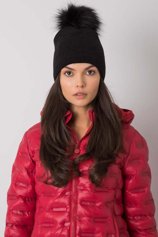 Juoda paminkštinta moteriška kepurė...