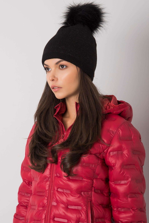 Juoda paminkštinta moteriška kepurė...