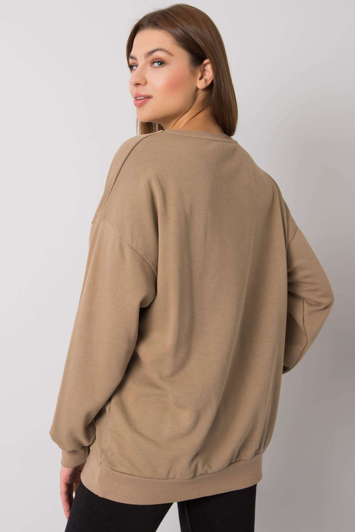 Tamsiai smėlio spalvos megztinis su... Tamsiai smėlio spalvos megztinis su...