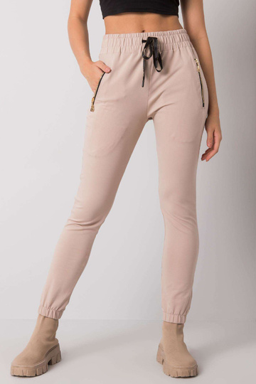 Šviesiai smėlio spalvos...