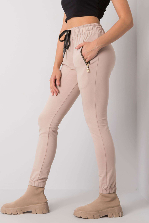 Šviesiai smėlio spalvos sportinės...