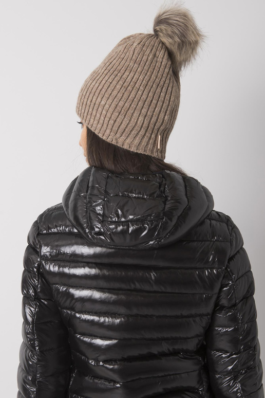 Tamsiai smėlio spalvos paminkštinta...