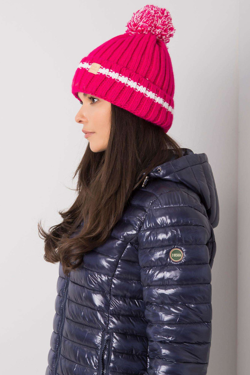 Rožinė kepurė su pomponu