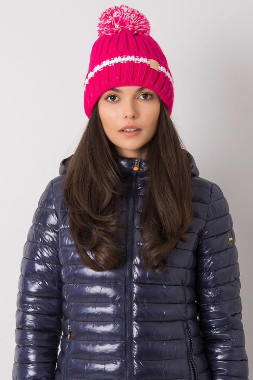 Rožinė kepurė su pomponu